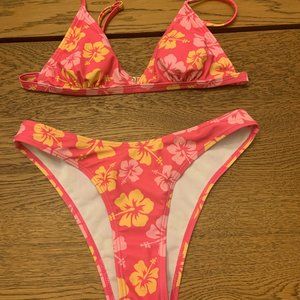 Womens bikini (0-2) (good condition, little stain in the left top.)